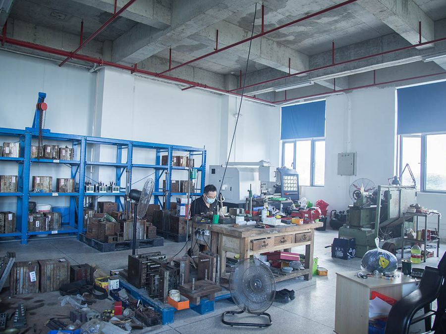 Assembly and packing area